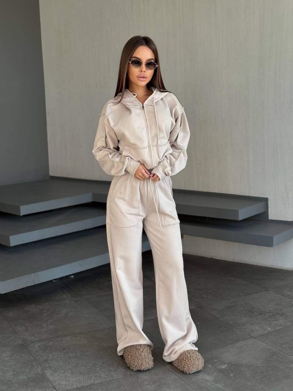 костюм бежевый,брючный костюм,велюровый костюм,женский костюм,спортивный велюровый костюм