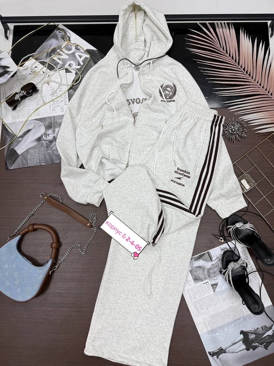 спортивный костюм адидас красный женский,красный костюм адидас ориджинал,женский спортивный костюм adidas,адидас костюм женский,костюм спортивный