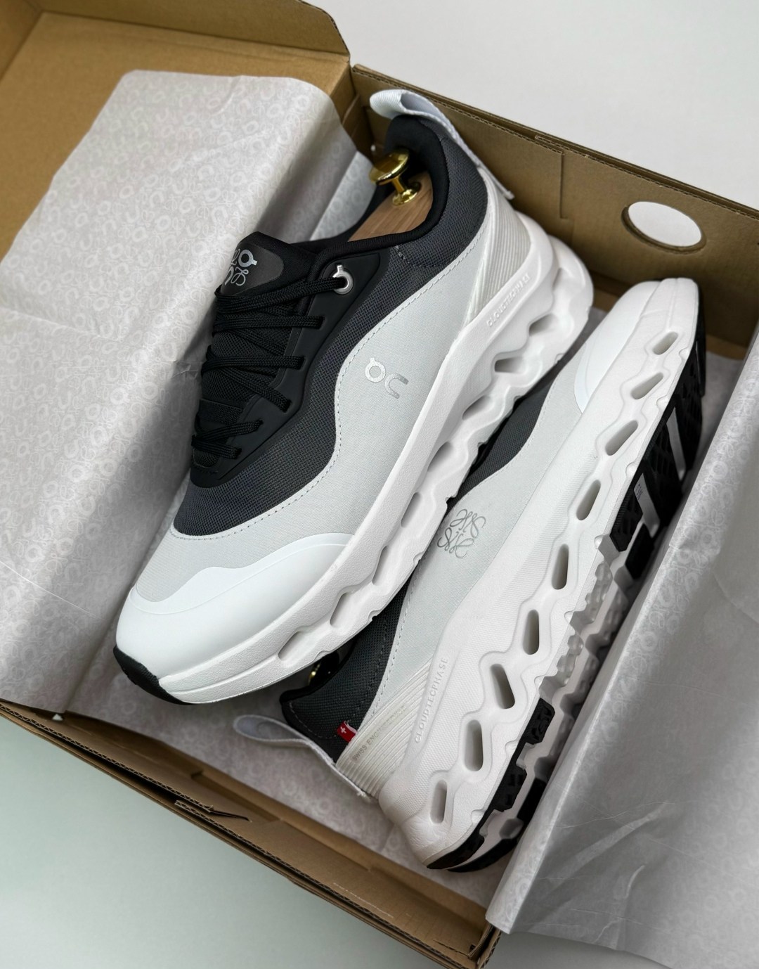 кроссовки loewe,on cloud x loewe 9848 повседневные кроссовки,on cloud x loewe 9847 повседневная  кроссовки,кроссовки x loewe cloudtilt 2 'black' on running,кроссовки loewe on cloudtilt 2 черно-бе