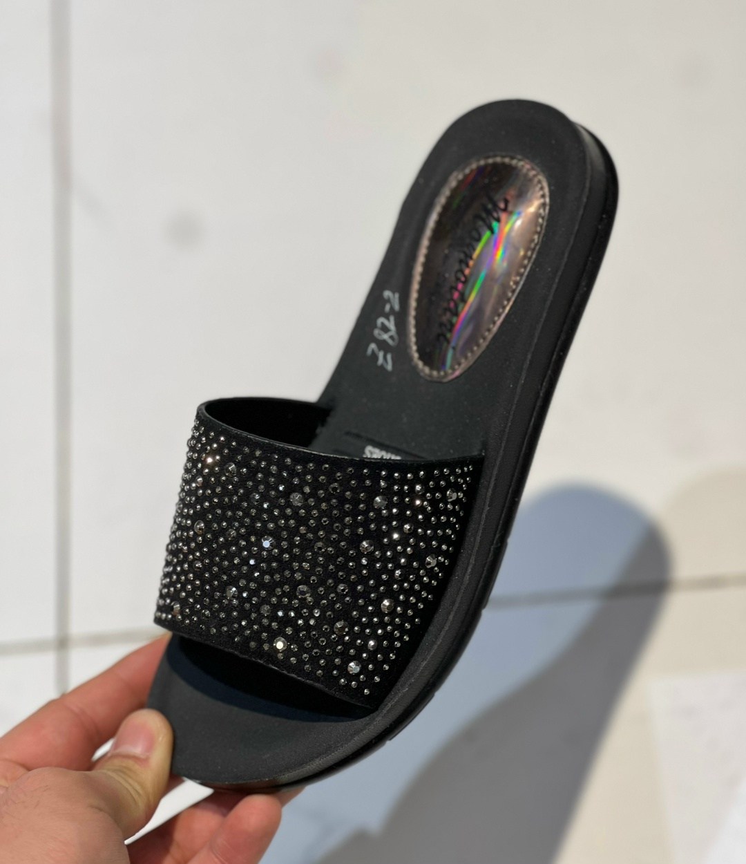 женские шлепанцы,шлепанцы со стразами,шлепки со стразами,модные шлепанцы,шлепки женские