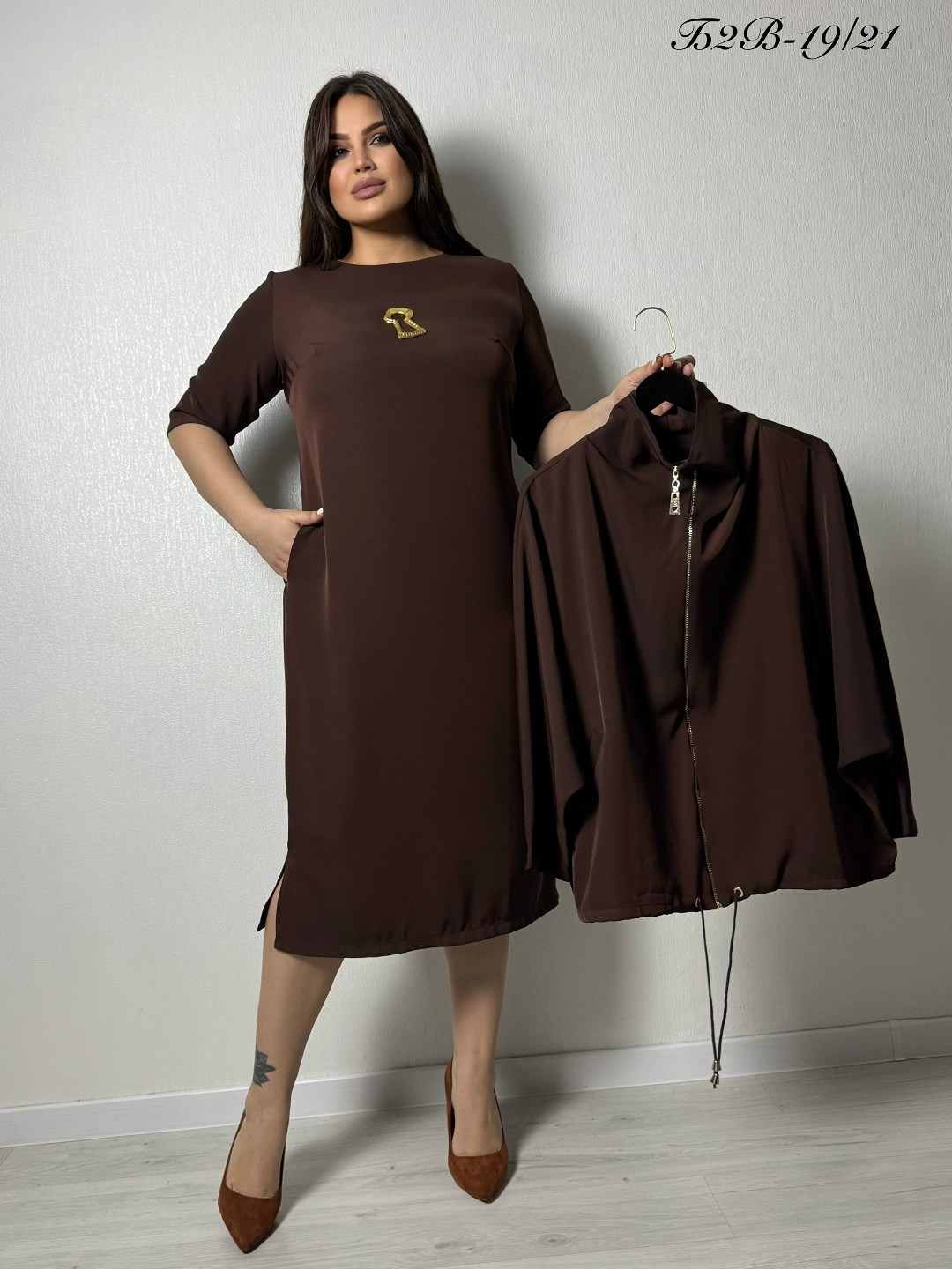 костюм с юбкой,трикотажные костюмы,женские костюмы с юбкой,женский костюм двойка,женщина в коричневом спортивном костюме