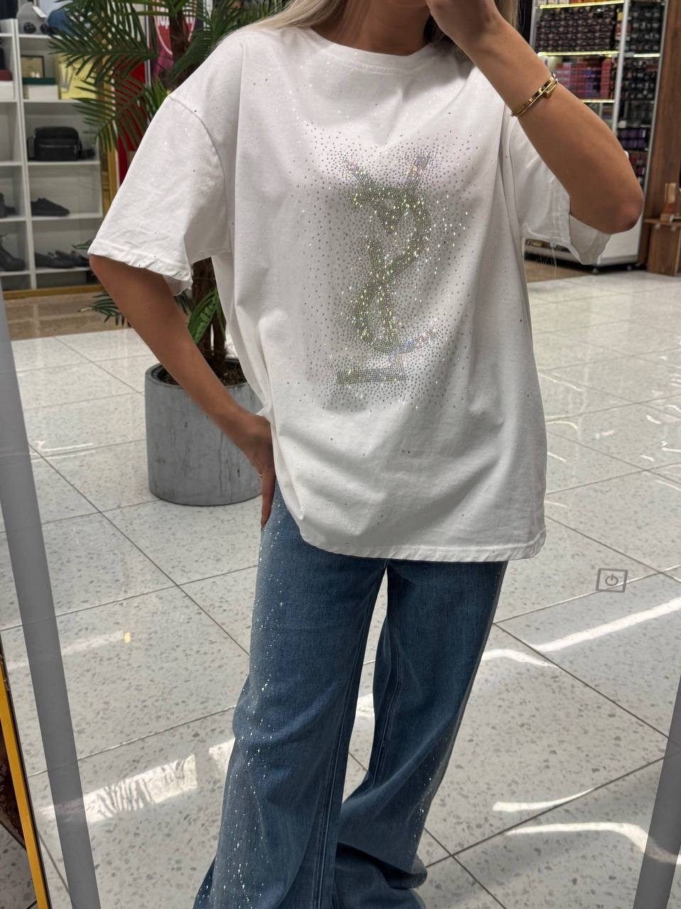 футболка оверсайз со стразам,женская футболка,футболка базовая со стразами оверсайз,футболка женская оверсайз со стразами,футболки модные