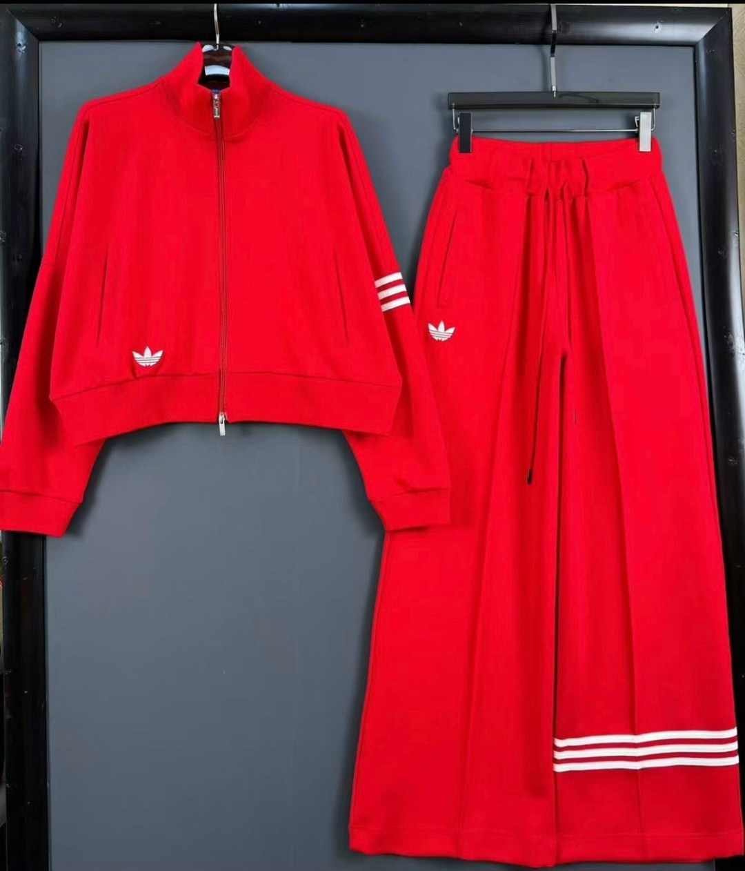 спортивный костюм женский,костюм спортивный миу миу,женский красный костюм miu miu,спортивный костюм miu miu женский,костюм женский