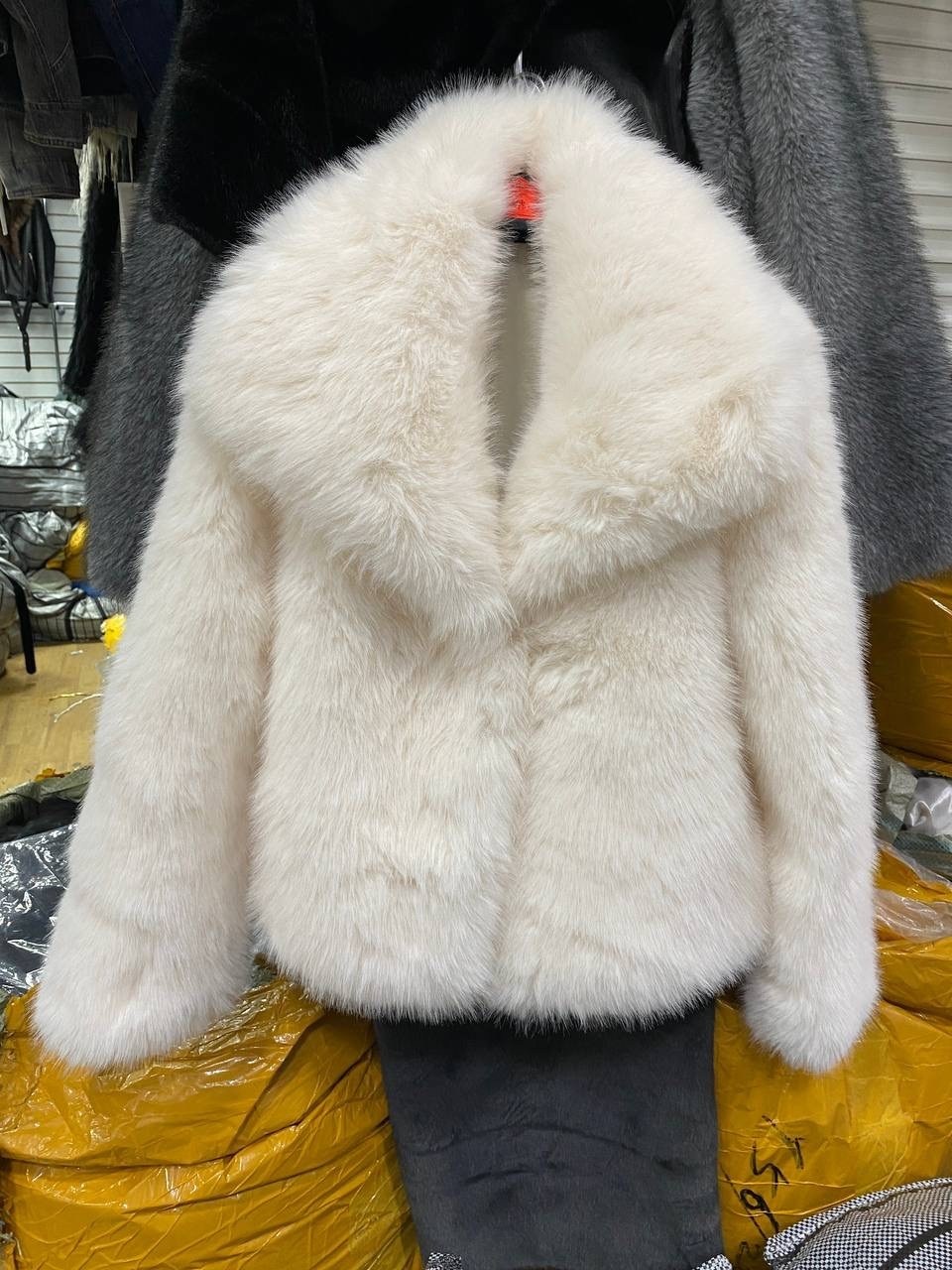 шубка,женская шуба,пальто из искусственного меха,шуба белая,короткая шуба