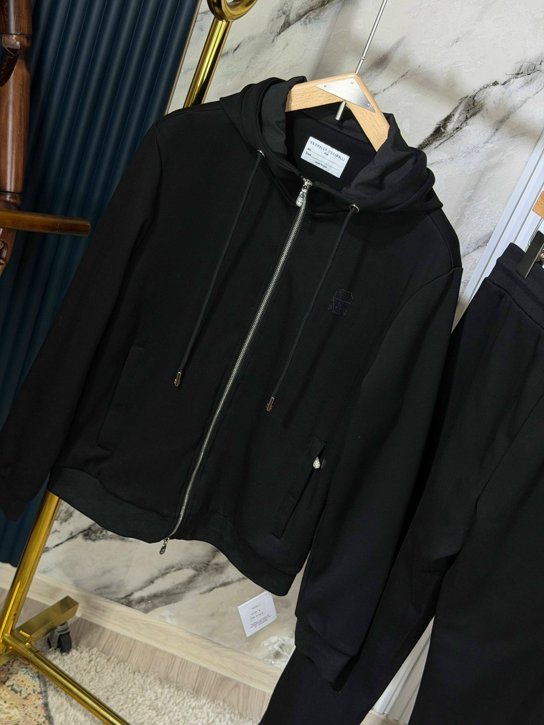 спортивный костюм brunello cucinelli,костюм спортивный,спортивный костюм мужской brunello cucinelli,спортивный костюм dolce & gabbana,спортивный костюм brunello cucinelli solomeo