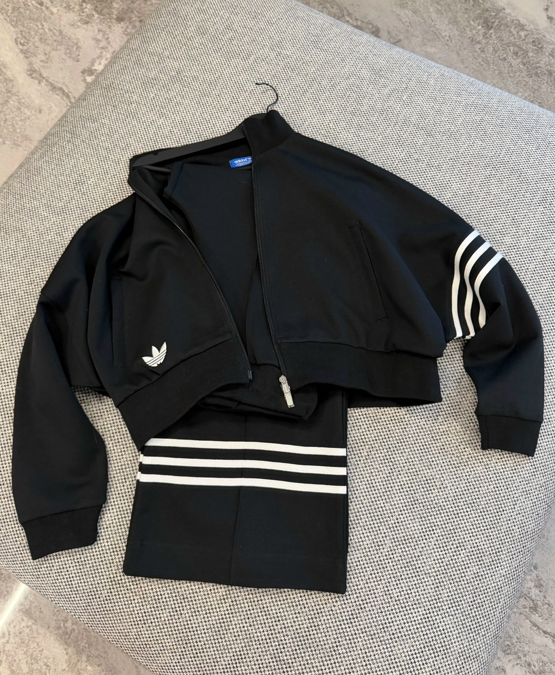 костюм спортивный женский,спортивный костюм,костюмы женские,трикотажные костюмы,костюм с лампасами