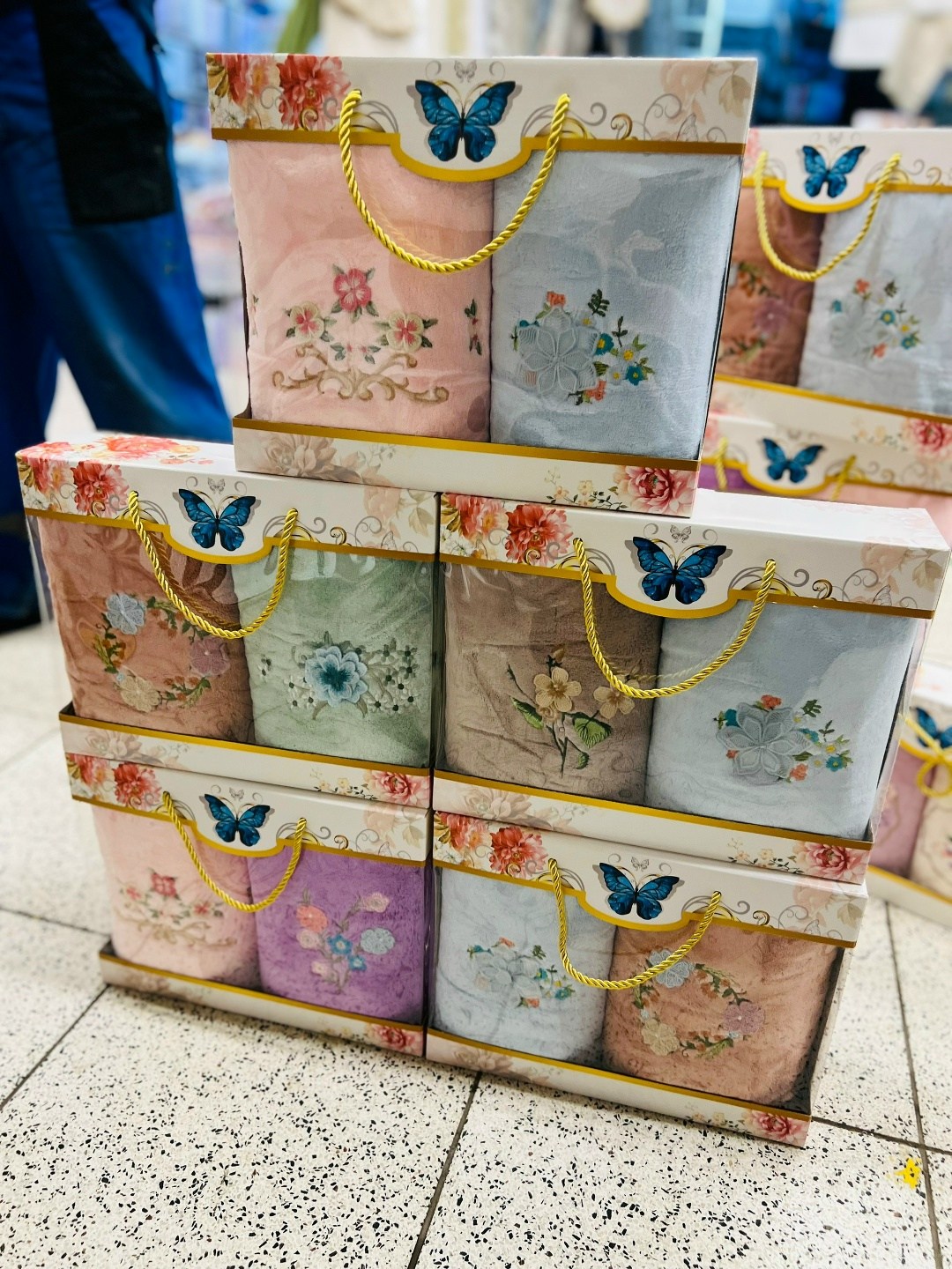 подарочные наборы полотенец,набор полотенец,набор полотенец в подарочной упаковке,подарочный набор банное полотенце,полотенца подарочная