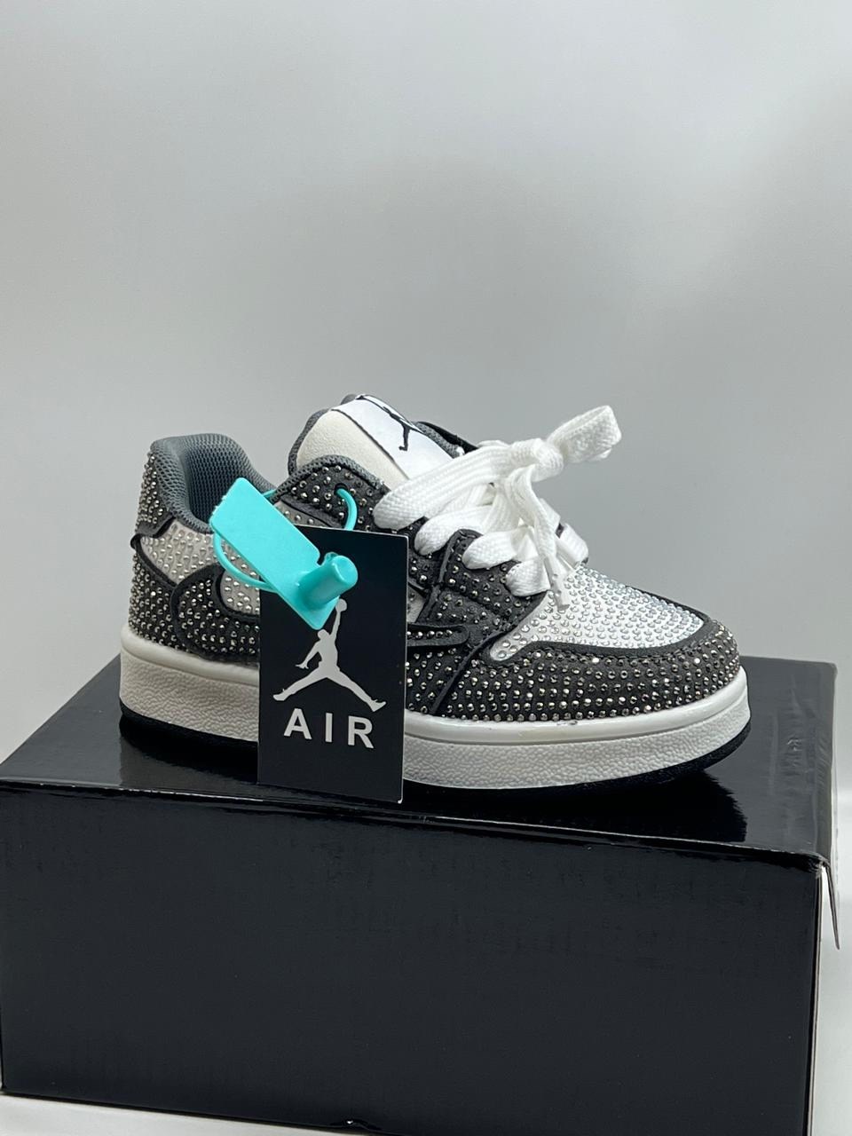 кроссовки,кроссовки мальчику,женские кроссовки,кроссовки jordan,кроссовки nike