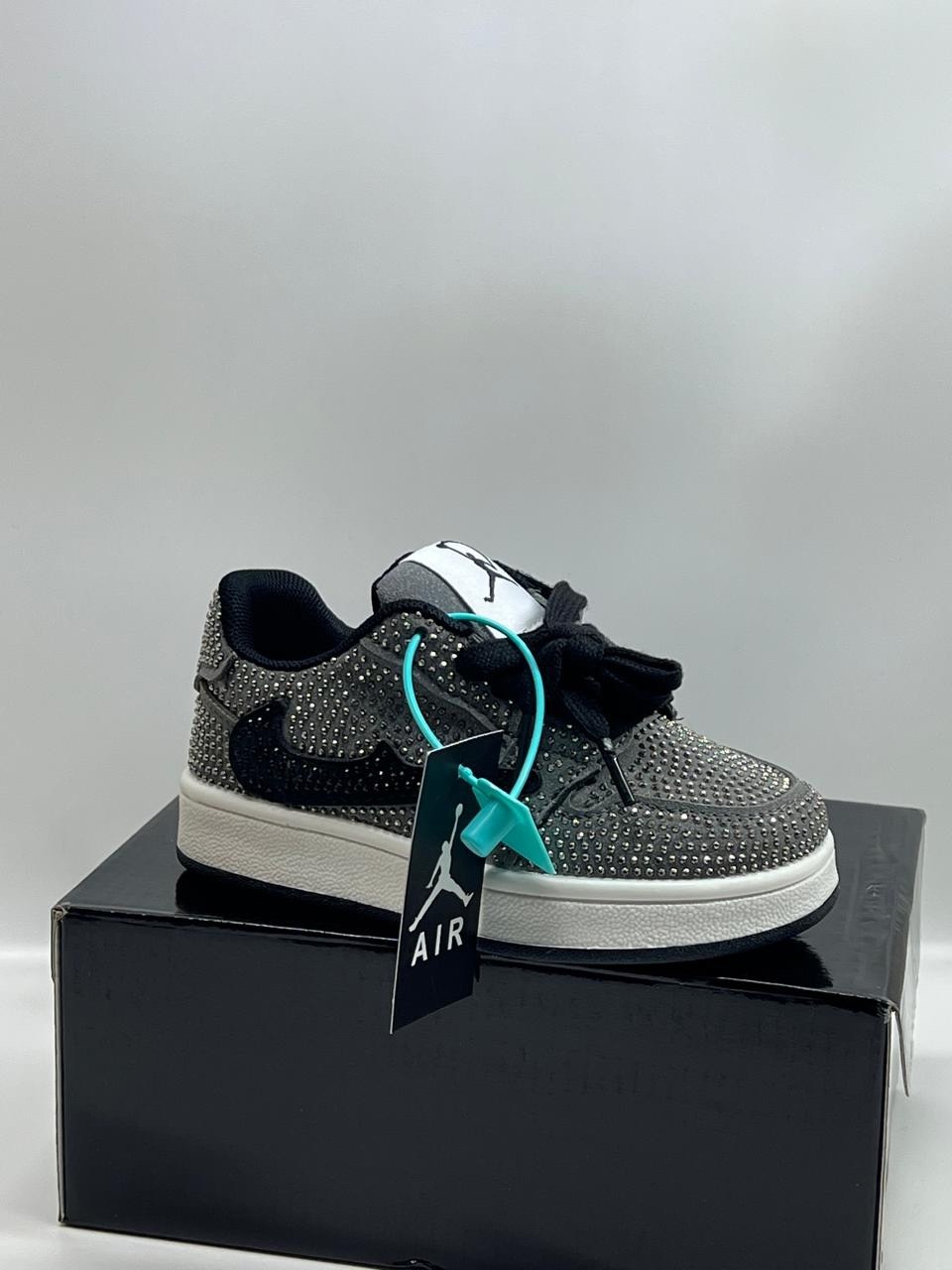 кроссовки,кроссовки мальчику,женские кроссовки,кроссовки jordan,кроссовки nike