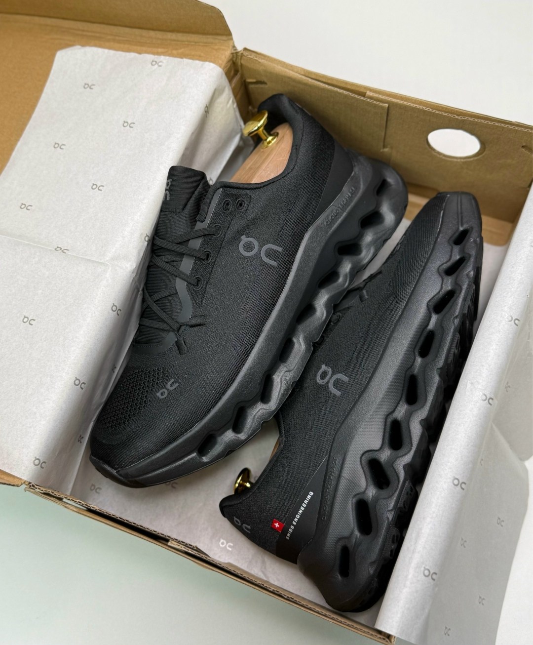 кроссовки on cloudsurfer trail waterproof, цвет black/eclipse,кроссовки on cloudtilt цвет eclipse black,кроссовки cloudtilt black eclipse on running черный,on водонепроницаемые кроссовки cloudsurfer t