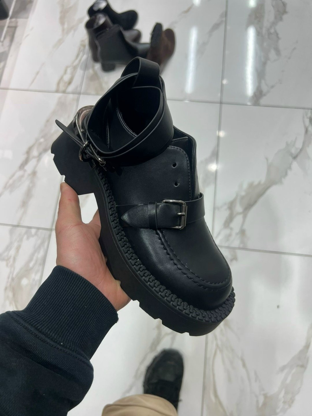 женские ботинки,, женская,модные ботинки,стильные ботинки