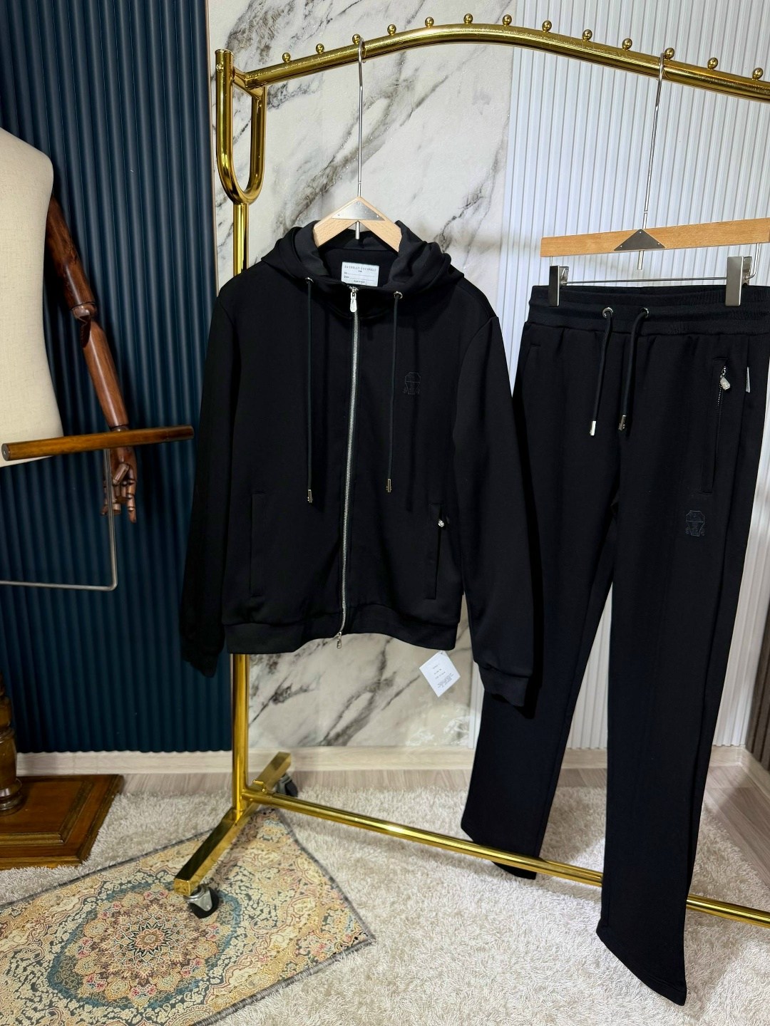 спортивный костюм brunello cucinelli,костюм спортивный,спортивный костюм мужской brunello cucinelli,спортивный костюм dolce & gabbana,спортивный костюм brunello cucinelli solomeo