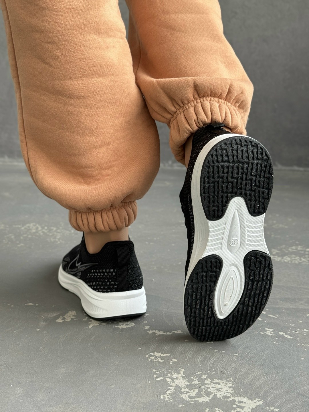 кроссовки,кроссовки женскиe,кроссовки для женщин,спортивная ,тонкие кроссовки