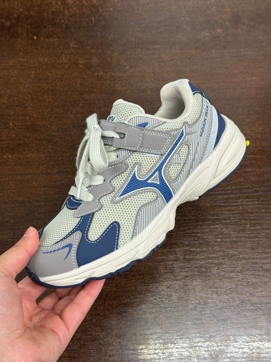кроссовки mizuno,кроссовки мизуно,беговые кроссовки mizuno,кроссовки мужские mizuno,mizuno corp