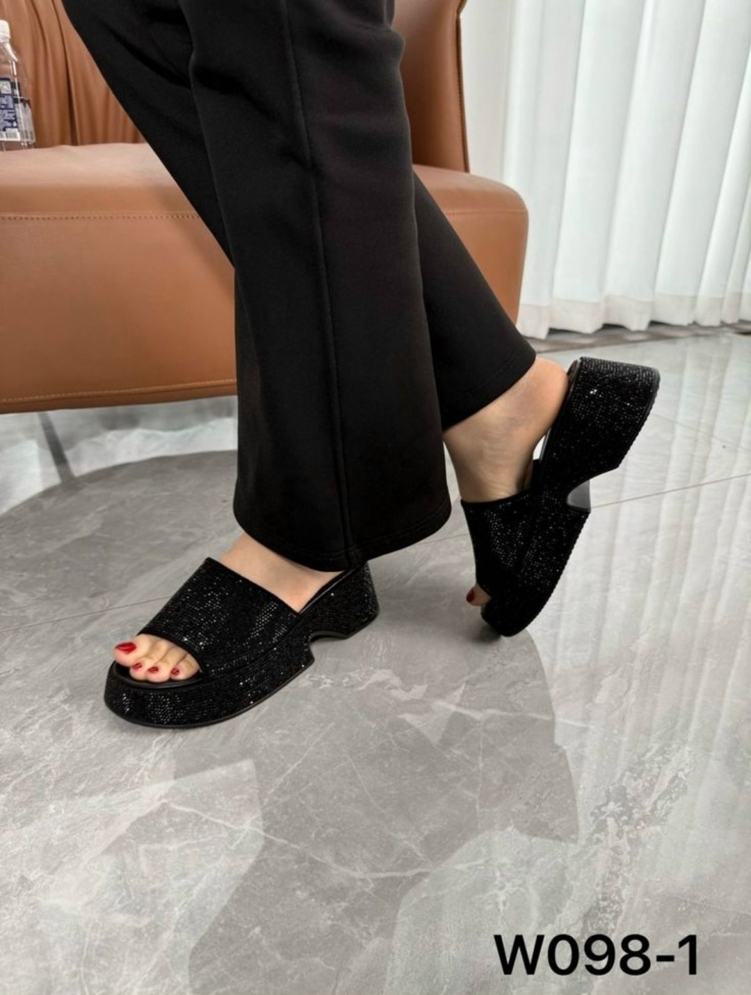 женские шлепанцы,шлепанцы модные,шлепанцы со стразами,шлепки женские,