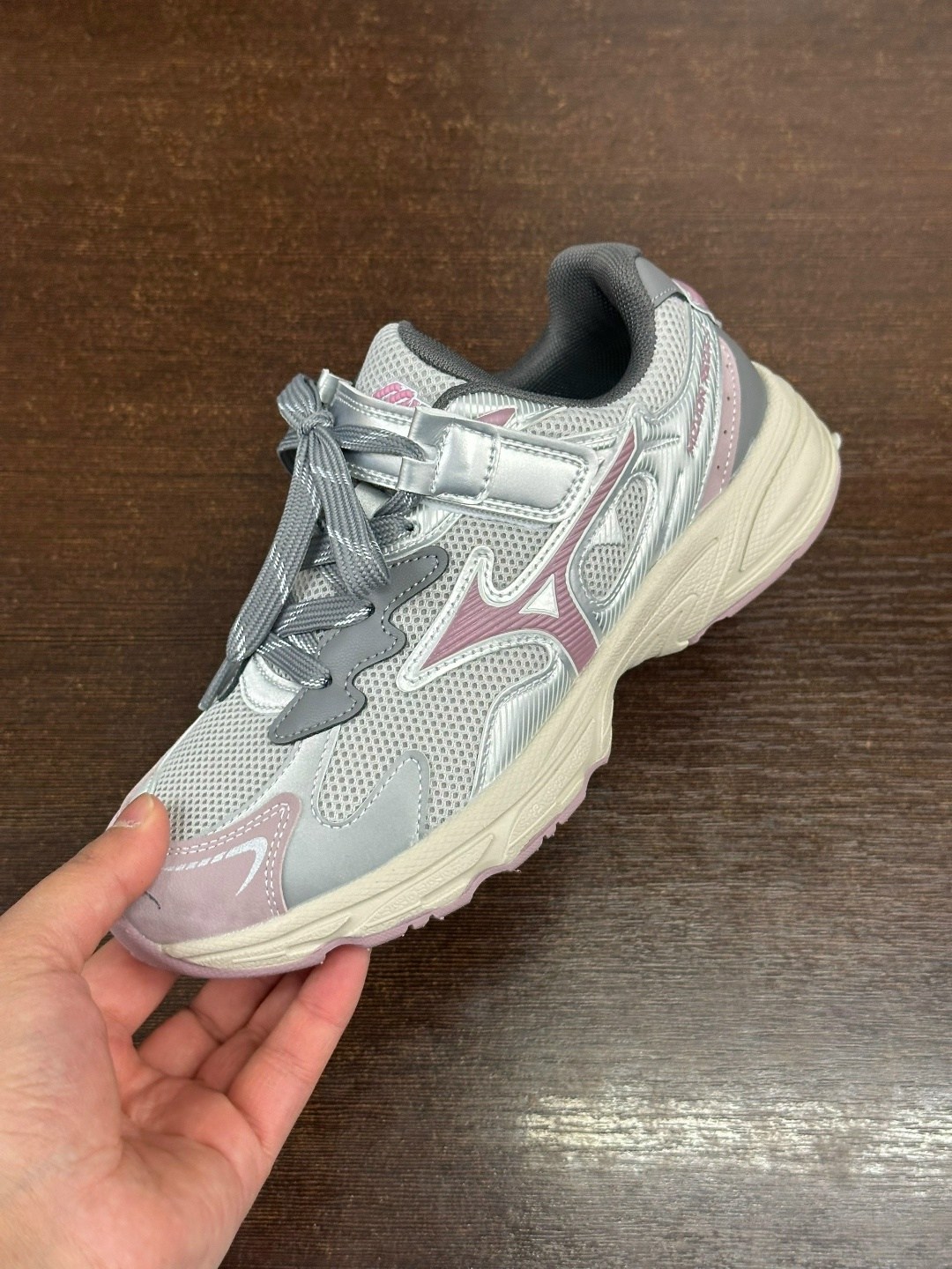 кроссовки mizuno,кроссовки мизуно,беговые кроссовки mizuno,кроссовки мужские mizuno,mizuno corp