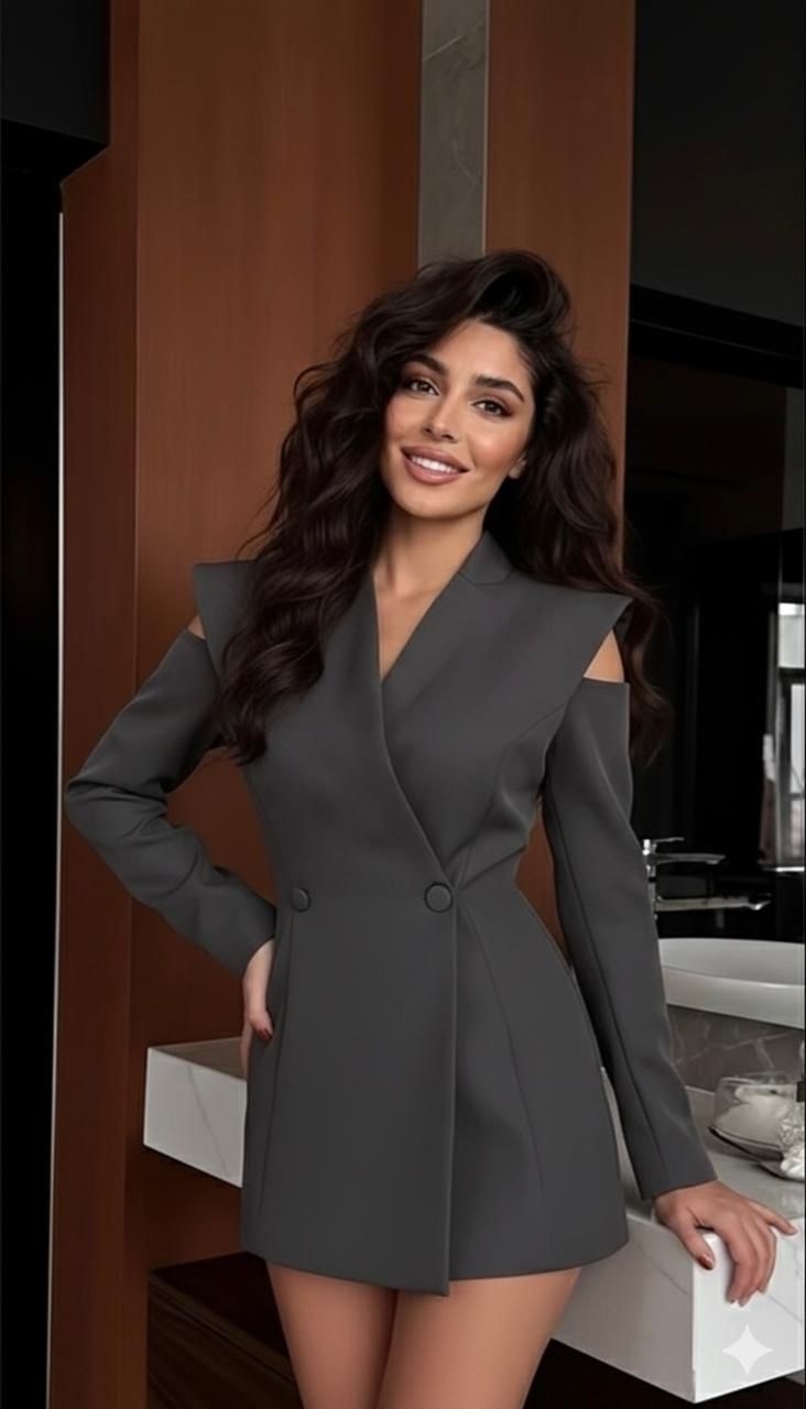 бордовое платье,платье модное,короткое платье,девушка,пальто бордового цвета