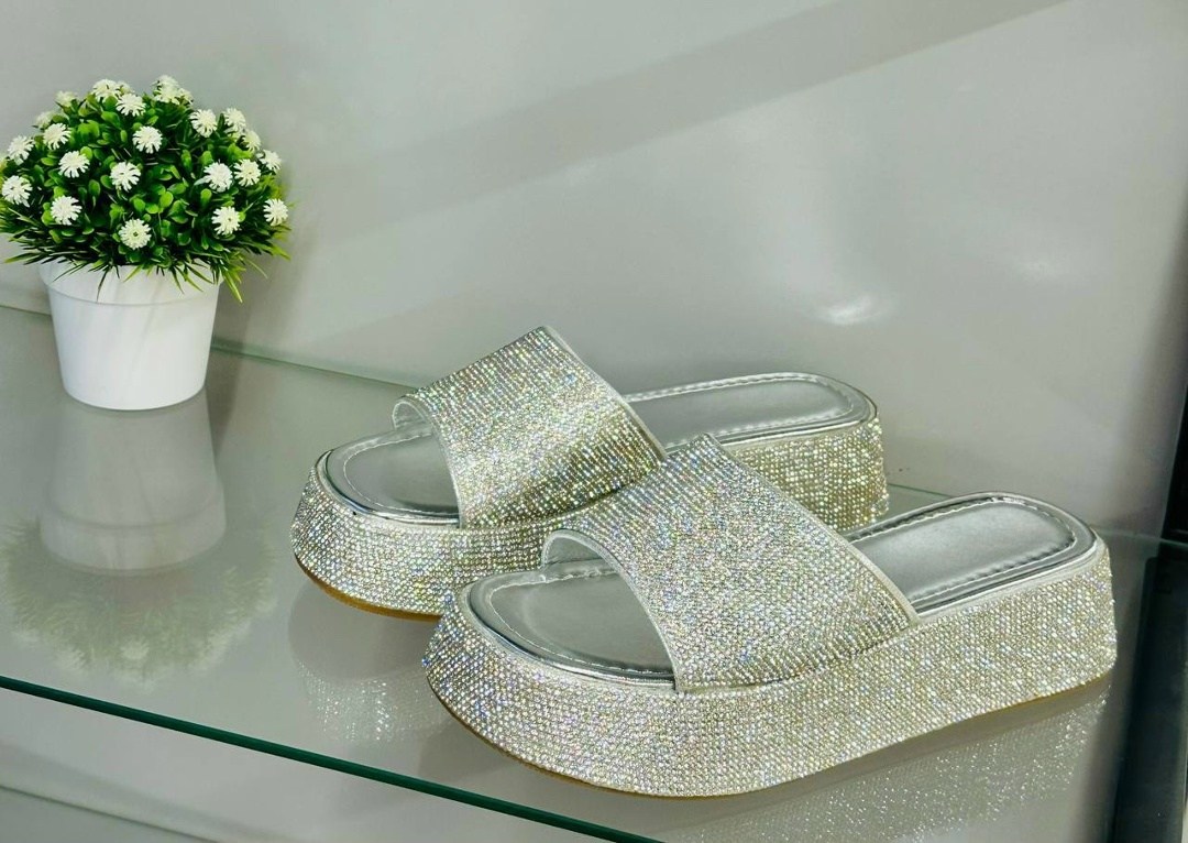 ,шлёпанцы женские,шлепанцы со стразами,босоножки со стразами,тапочки со стразами женские летние
