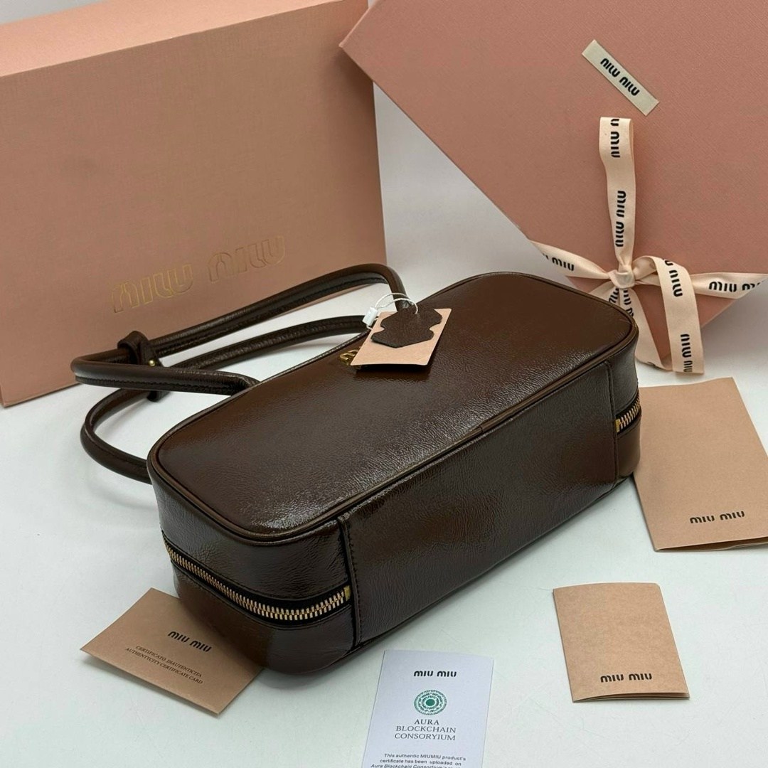 сумка miu miu коричневая,сумка женская miu miu,сумка miu miu,женская шоколадная кожаная сумка miu miu arcadie,сумка миу миу