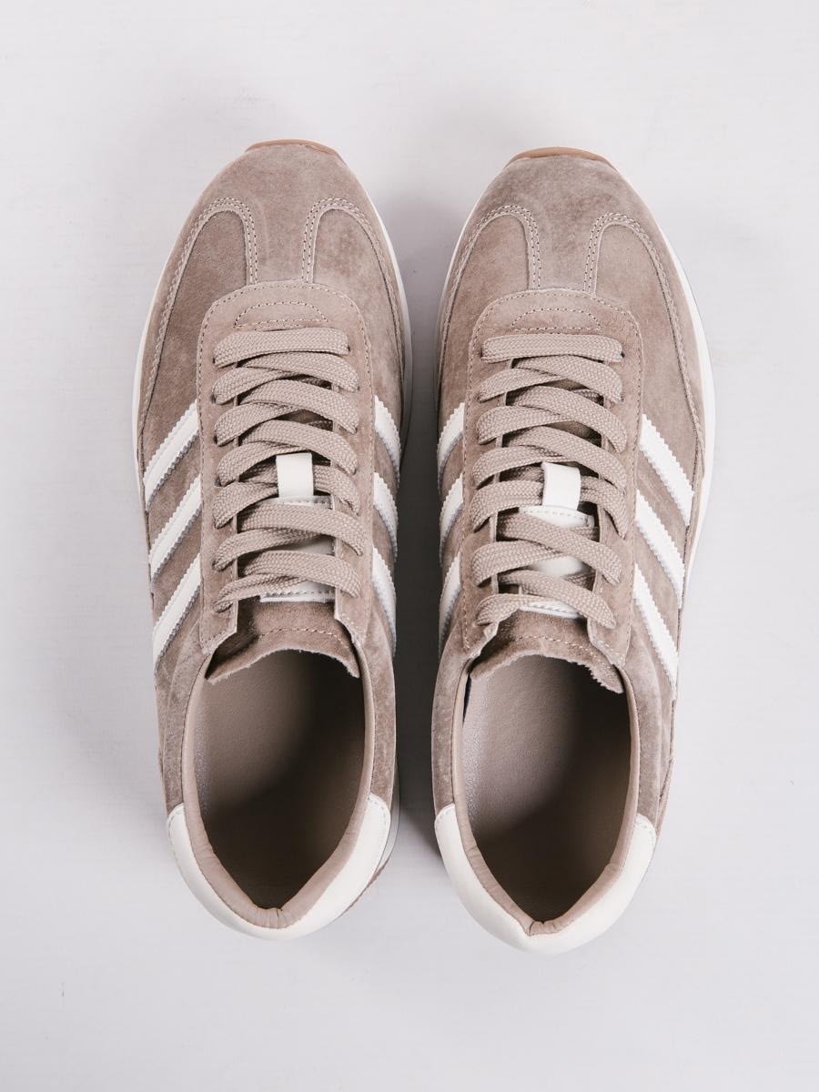 ,кроссовки адидас женские бежевые,кроссовки женскиe,кроссовки замша,замшевые кроссовки