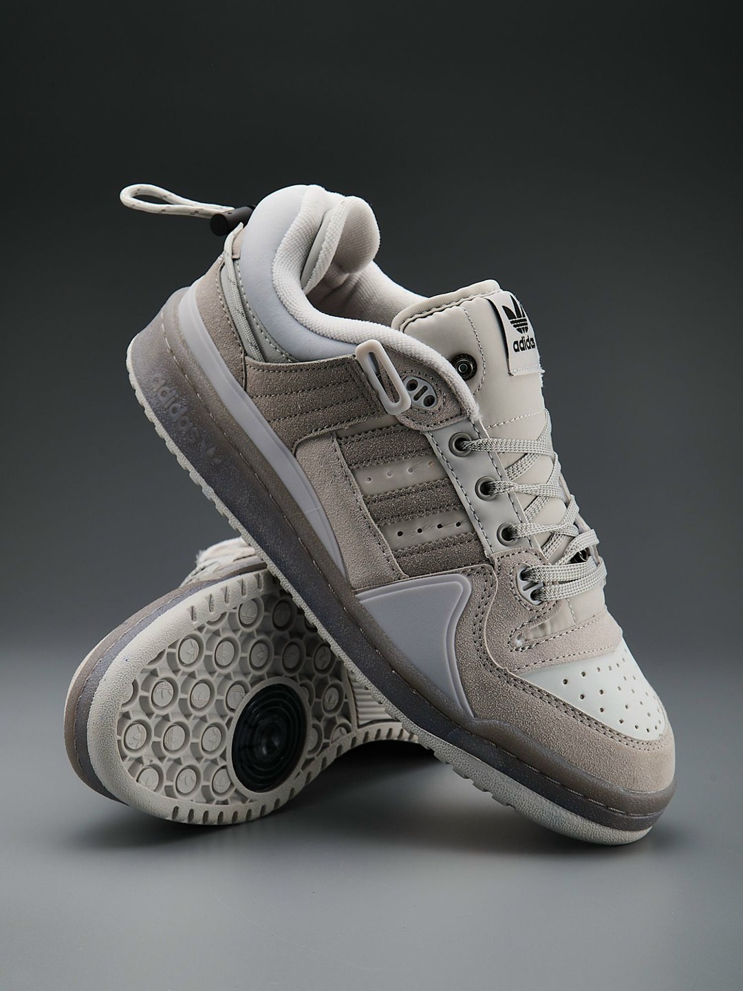 кроссовки bad bunny x adidas forum buckle low,кроссовки adidas,adidas forum bad bunny серые,кроссовки bad bunny x adidas forum low,мужские кроссовки adidas