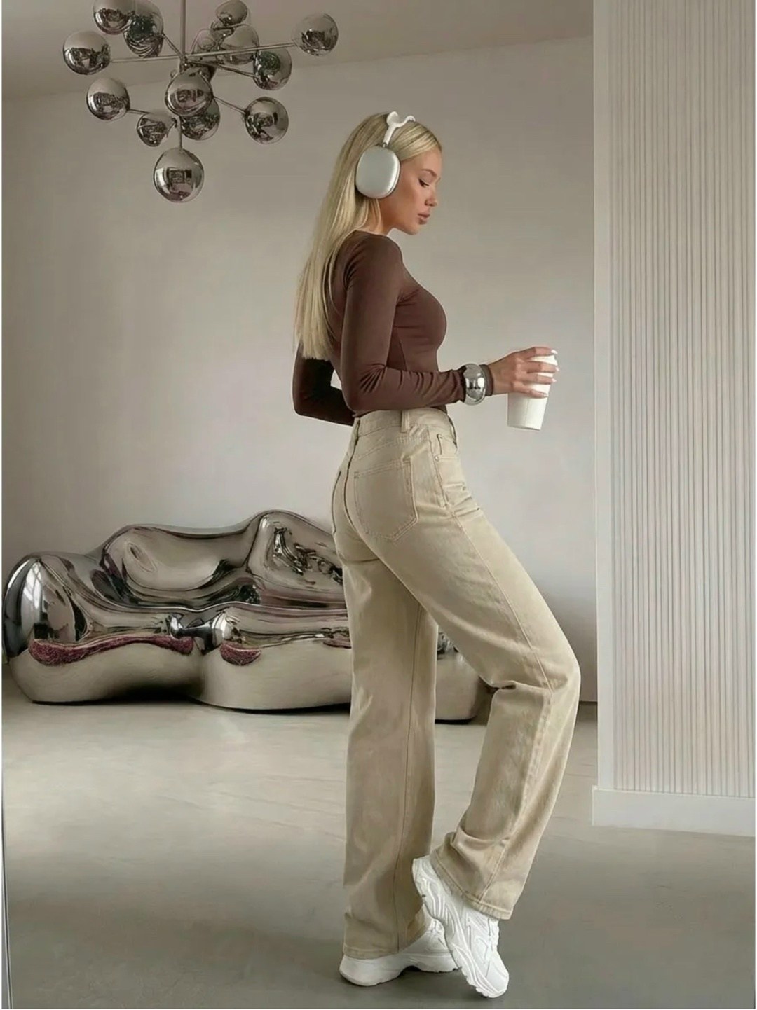 бежевые джинсы,светлые брюки,женские джинсы,джинсы широкие,джинсы женские широкие