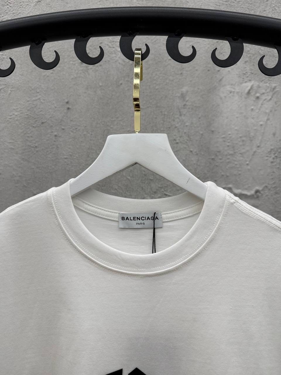 футболка balenciaga,белая футболка balenciaga,белая футболка баленсиага,футболки оверсайз,balenciaga white oversized shirt