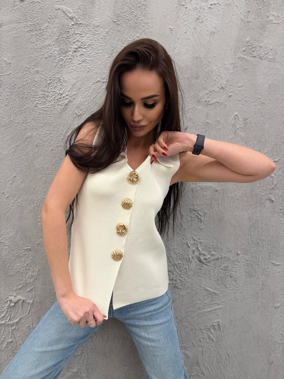 жилетка трикотажная,женский вязаный жилет,трикотажный жилет,жилетка на пуговицах,женская жилетка