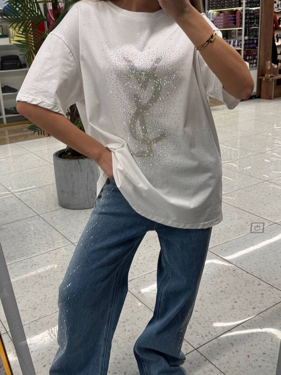 футболка оверсайз со стразам,женская футболка,футболка базовая со стразами оверсайз,футболка женская оверсайз со стразами,футболки модные
