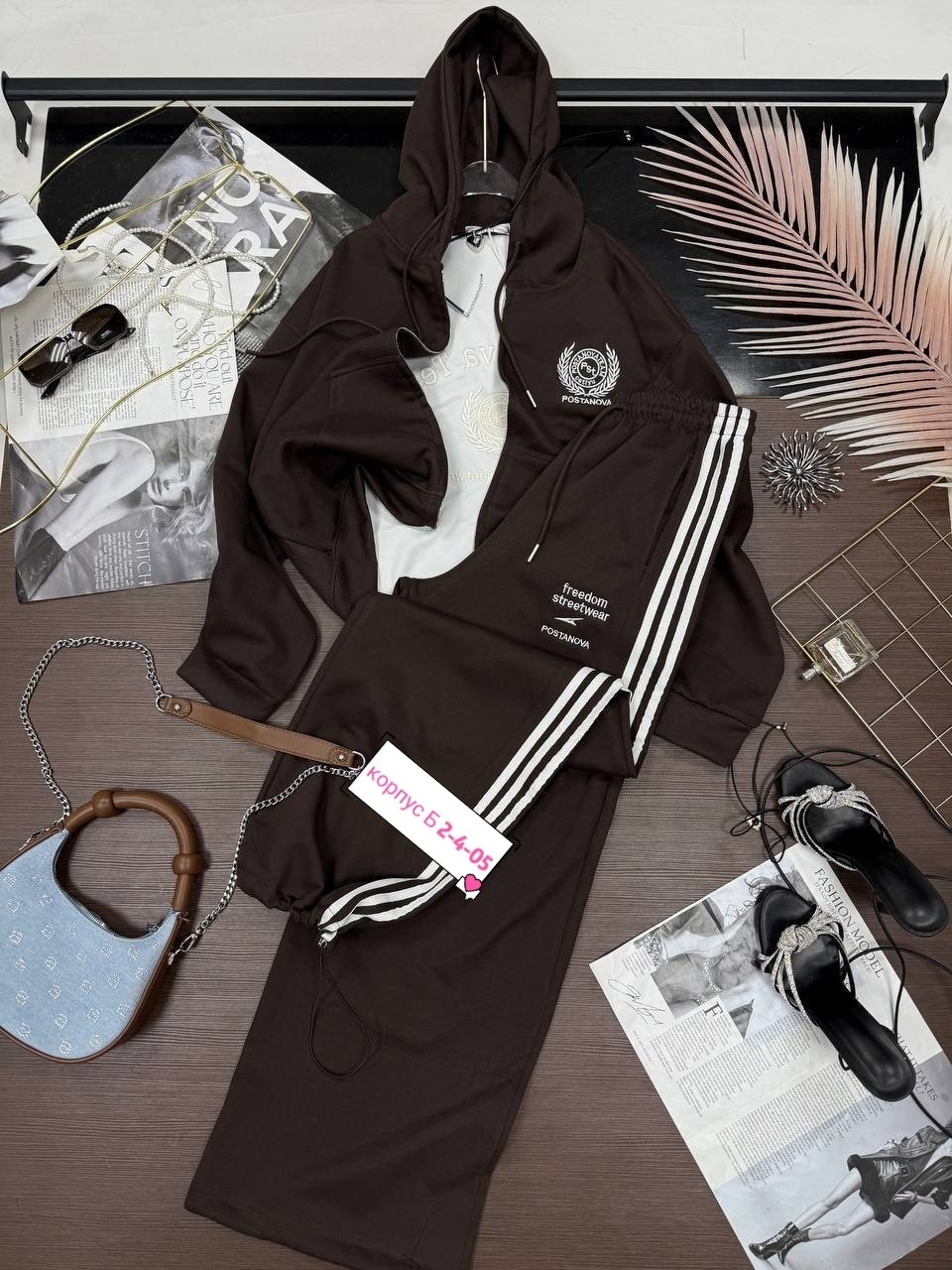 спортивный костюм адидас красный женский,красный костюм адидас ориджинал,женский спортивный костюм adidas,адидас костюм женский,костюм спортивный