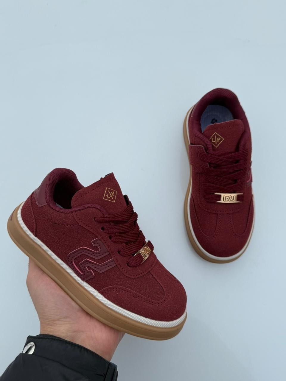 ,низкие кроссовки,бордовые кроссовки, женская,повседневные кроссовки