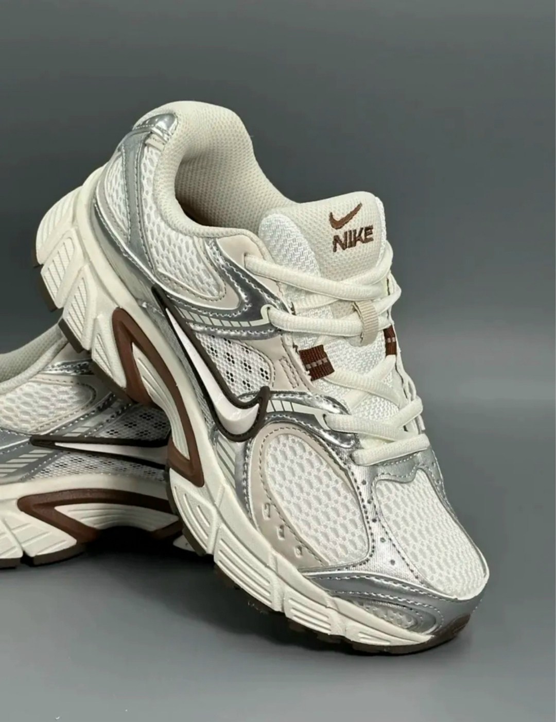 кроссовки nike,женские кроссовки nike v5 rnr white/brown,женские повседневные кроссовки nike v5 rnr,кроссовки спортивные nike,кроссовки nike zoom vomero 5