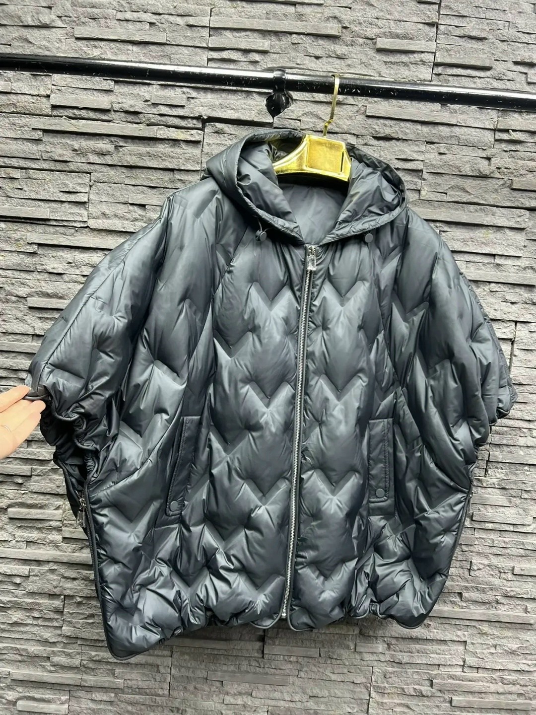 куртка стеганая оверсайз с капюшоном okxana utova brand,оверсайз пуховик,куртка оверсайз,женский пуховик оверсайз,пуховик женский