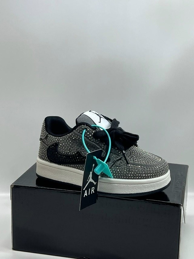 кроссовки,кроссовки мальчику,детские кроссовки,кроссовки jordan,спортивные кроссовки