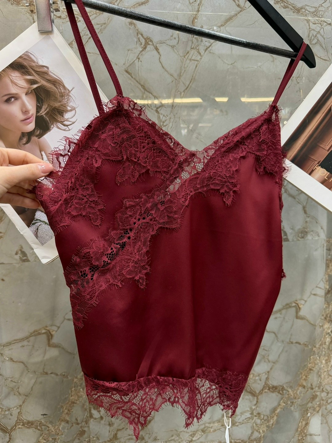 топ с кружевом,топ шелковый с кружевом,женский топ с кружевом,шелковый топ с кружевом в бельевом стиле,топ на бретелях с кружевом