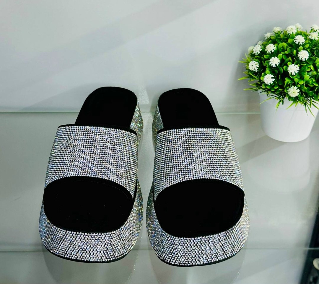 женские шлепанцы на платформе,шлепанцы стразы,,шлепки со стразами,шлёпанцы женские