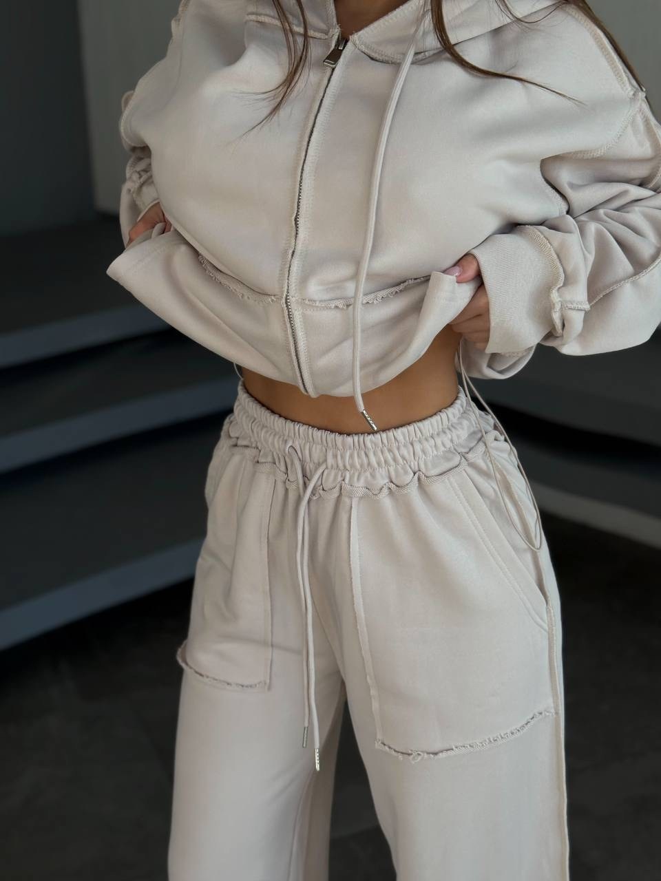 костюм бежевый,брючный костюм,велюровый костюм,женский костюм,спортивный велюровый костюм