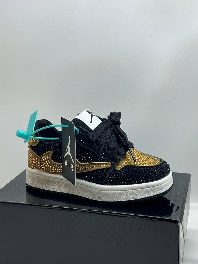 кроссовки,кроссовки мальчику,детские кроссовки,кроссовки jordan,спортивные кроссовки