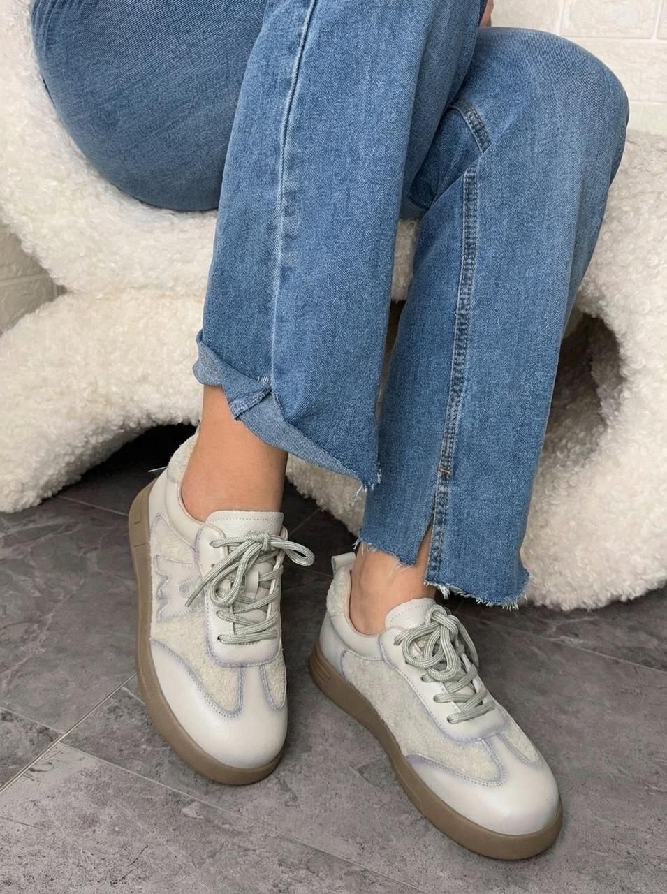 ,женские кроссовки,черные кроссовки женские,стильные кроссовки,повседневные кроссовки