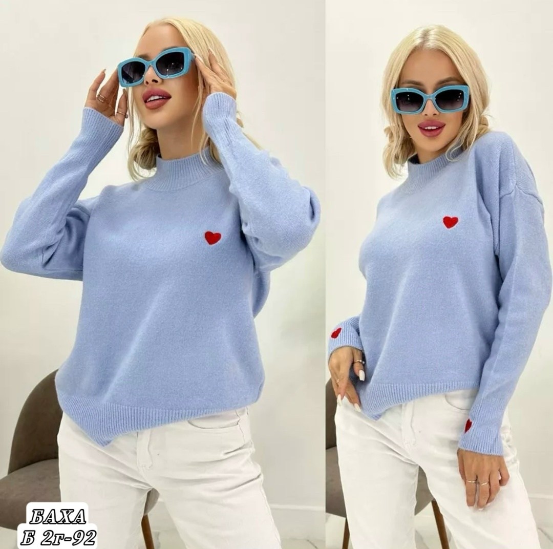 водолазка с сердечком,свитер оверсайз с сердечками,свитер женский голубой,стильная кофта,джемпер