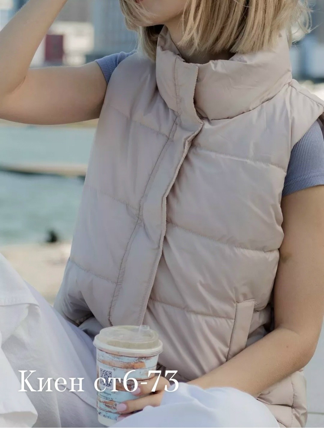 жилетка женская,жилетка женская утепленная с капюшоном удлиненная,жилет женский утепленный удлиненный с капюшоном,жилет женский утепленный с капюшоном безрукавка,жилет женский утепленный с капюшоном