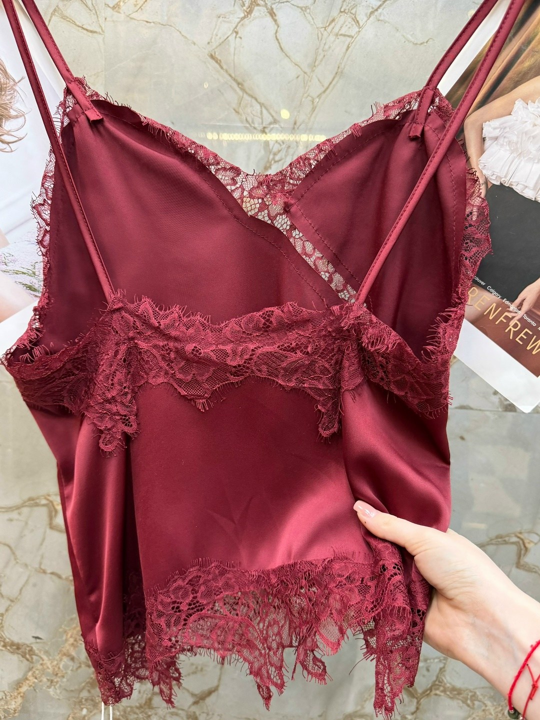 топ с кружевом,топ шелковый с кружевом,женский топ с кружевом,шелковый топ с кружевом в бельевом стиле,топ на бретелях с кружевом