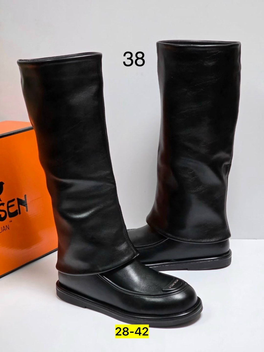 женские сапоги,,женская ,кожаные сапоги,сапоги-трубы