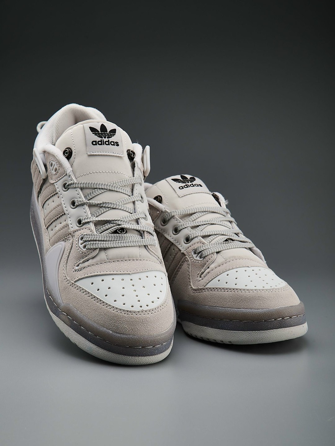 кроссовки bad bunny x adidas forum buckle low,кроссовки adidas,adidas forum bad bunny серые,кроссовки bad bunny x adidas forum low,мужские кроссовки adidas