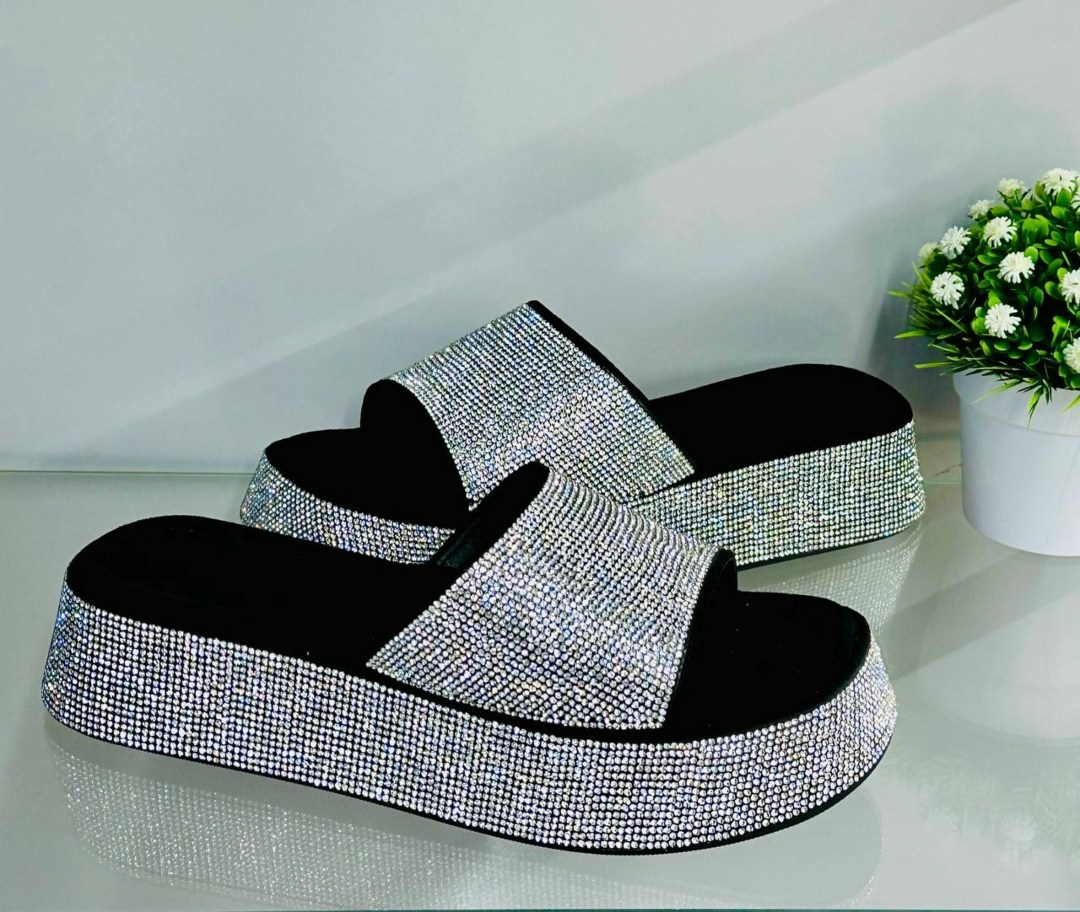 женские шлепанцы на платформе,шлепанцы стразы,,шлепки со стразами,шлёпанцы женские