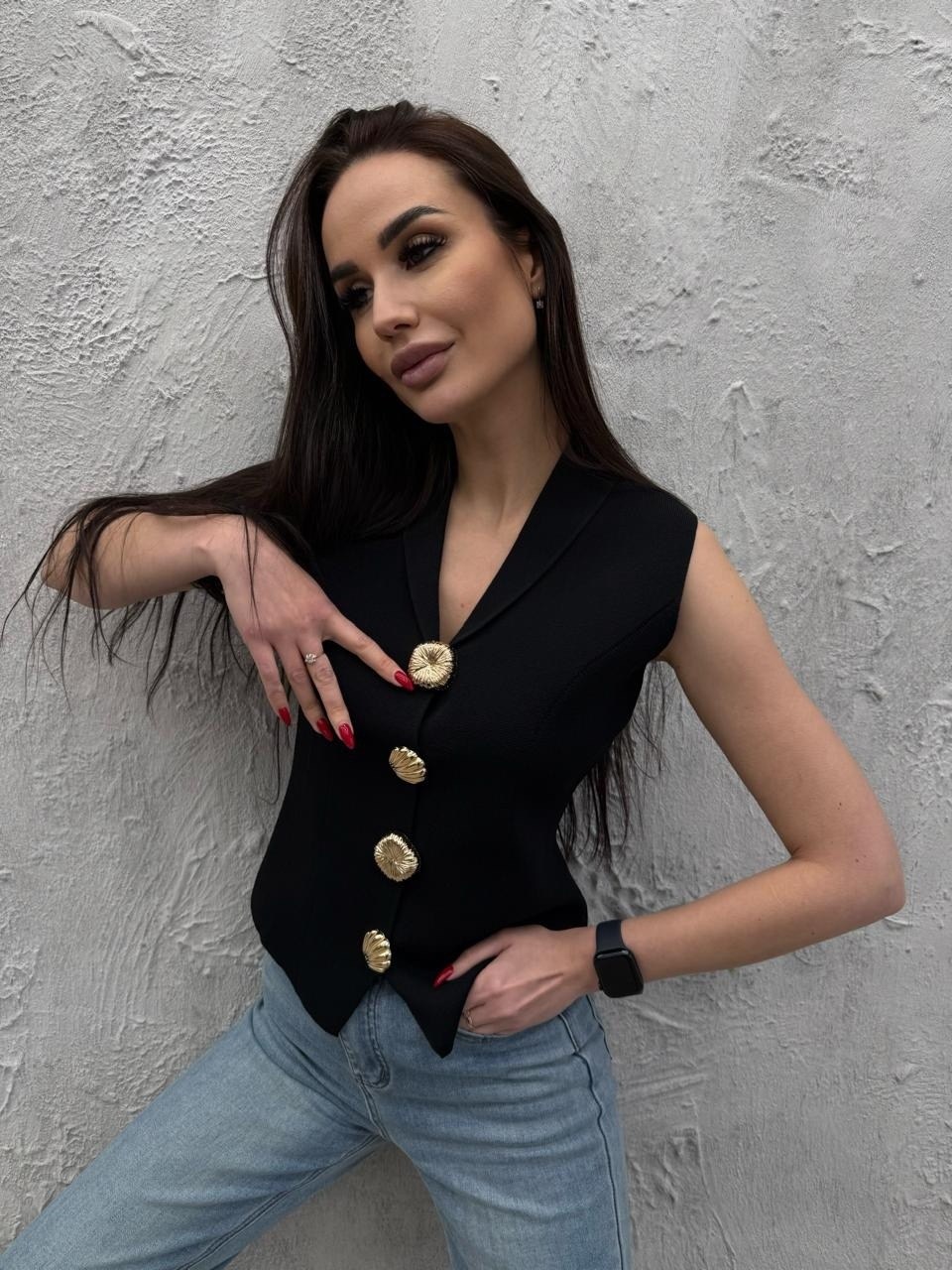 трикотажный жилет с золотыми пуговицами zara бордовый,жилет на пуговицах,женские жилеты,жилет,жилетка женская