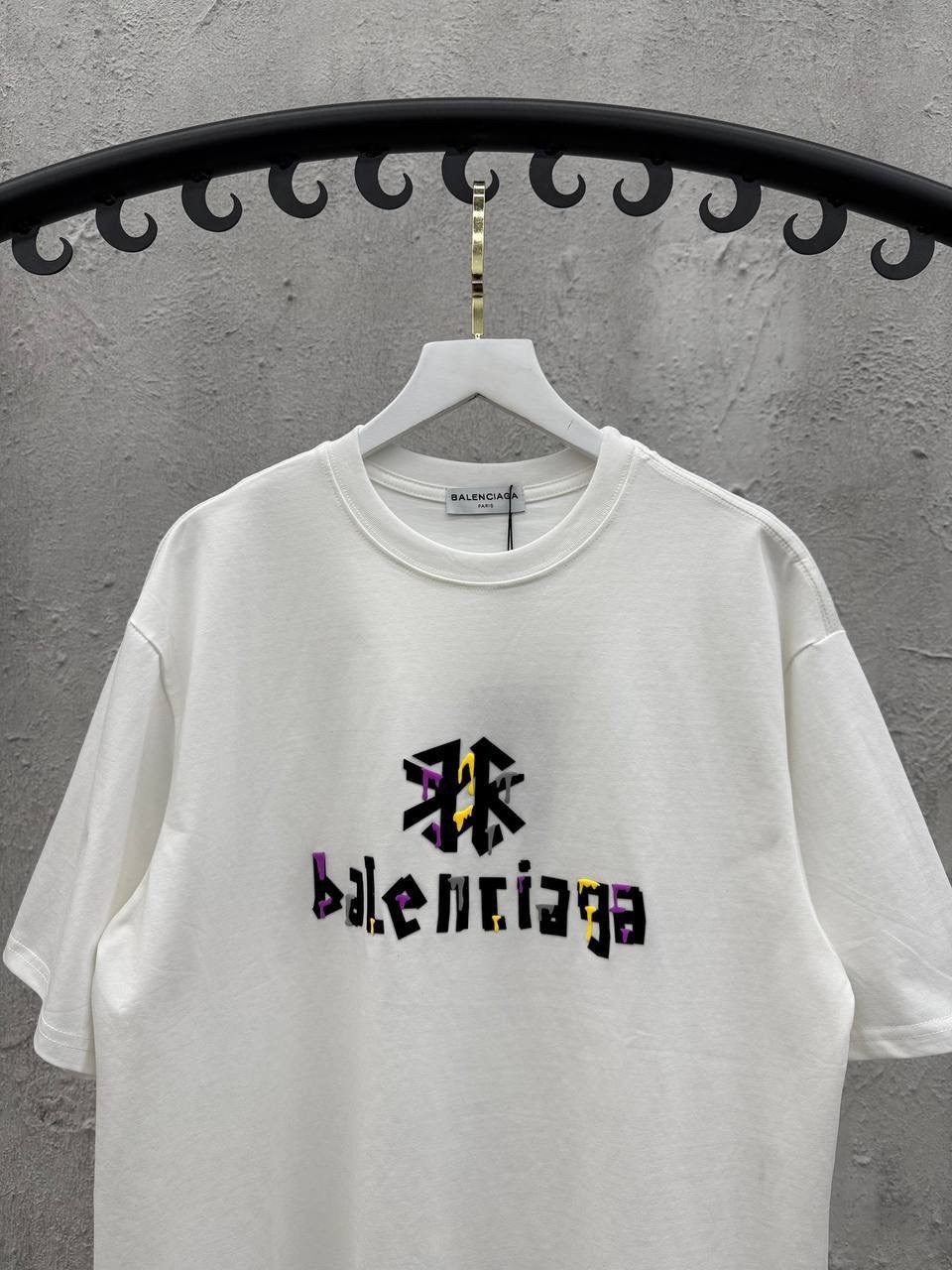 футболка balenciaga,белая футболка balenciaga,белая футболка баленсиага,футболки оверсайз,balenciaga white oversized shirt