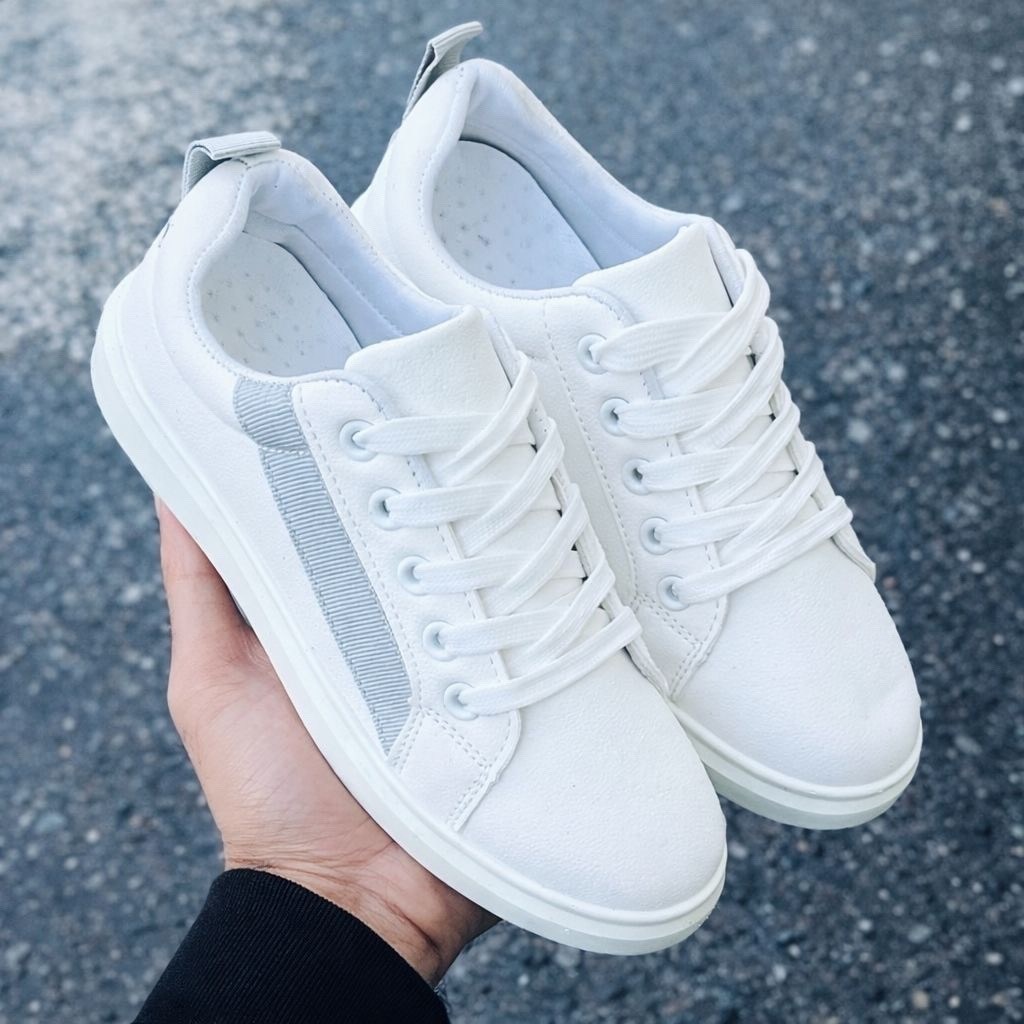 ,кроссовки женскиe,спортивная ,белые кроссовки,модные кроссовки