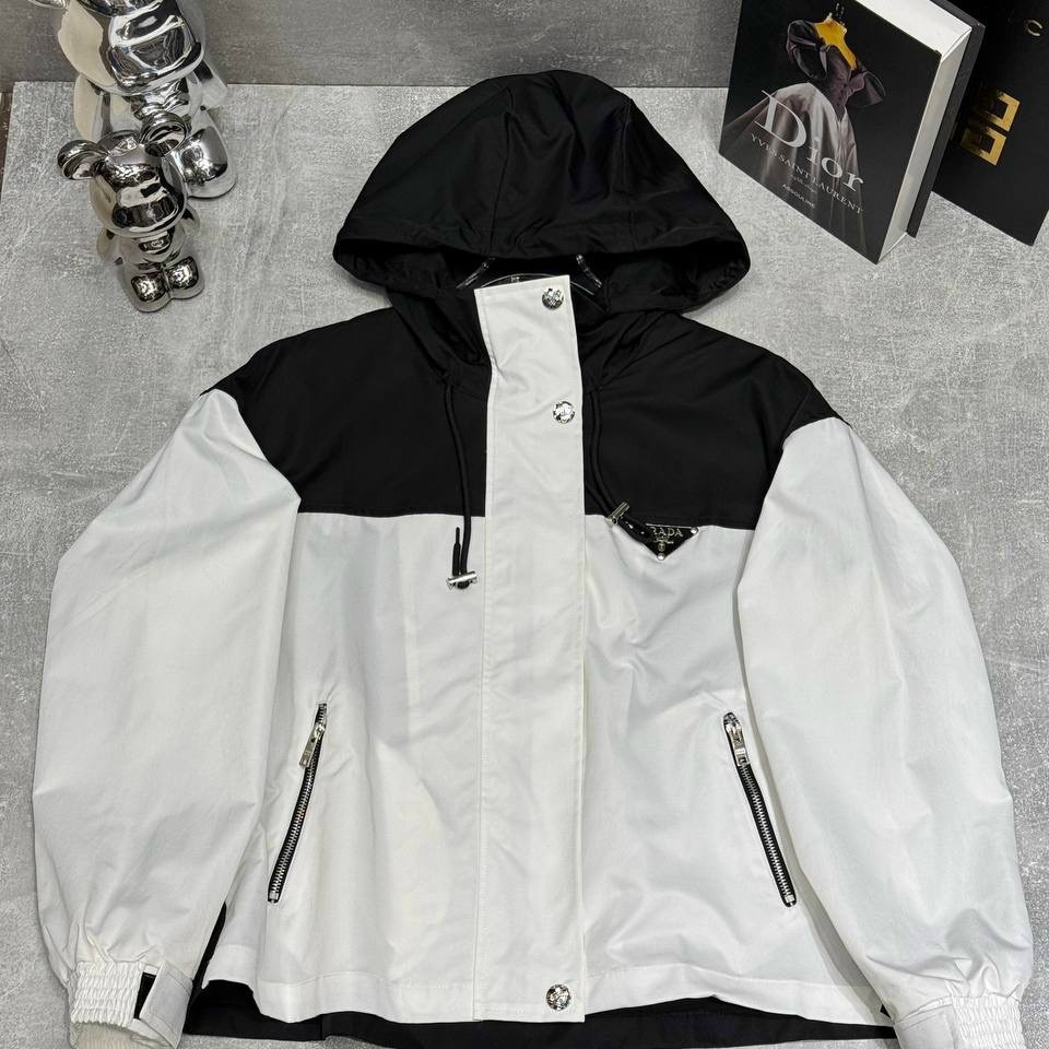 ветровка prada,куртка prada,куртка модная,повседневная куртка,куртка