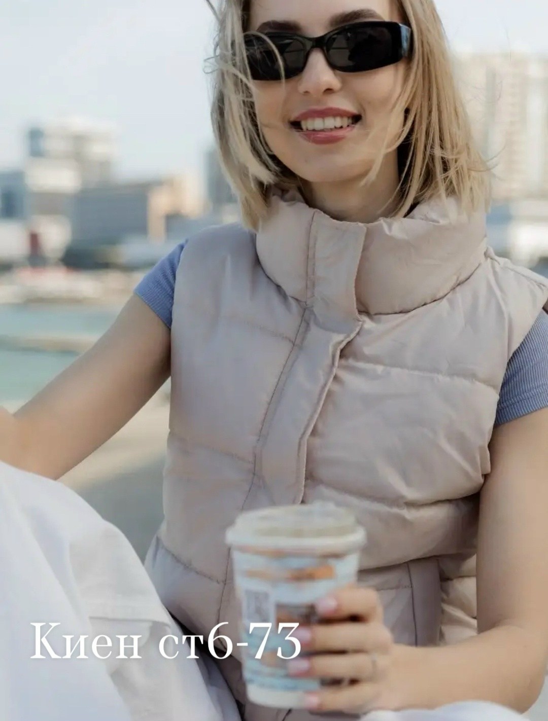 жилетка женская,жилетка женская утепленная с капюшоном удлиненная,жилет женский утепленный удлиненный с капюшоном,жилет женский утепленный с капюшоном безрукавка,жилет женский утепленный с капюшоном